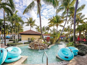 Luxurious Naples Resort Condo near Downtown and Beaches with Great Amenities and Free Shuttle!